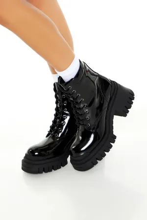 Bottes de combat en similicuir vernis