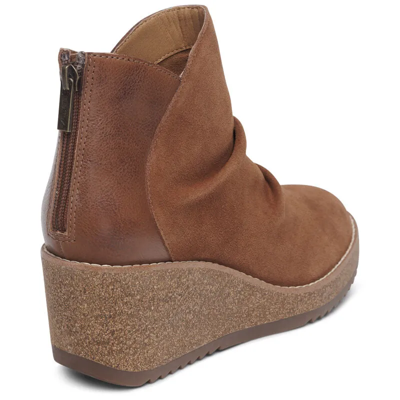 WOMEN'S AETREX KARA ANKLE WEDGE BOOT | COGNAC