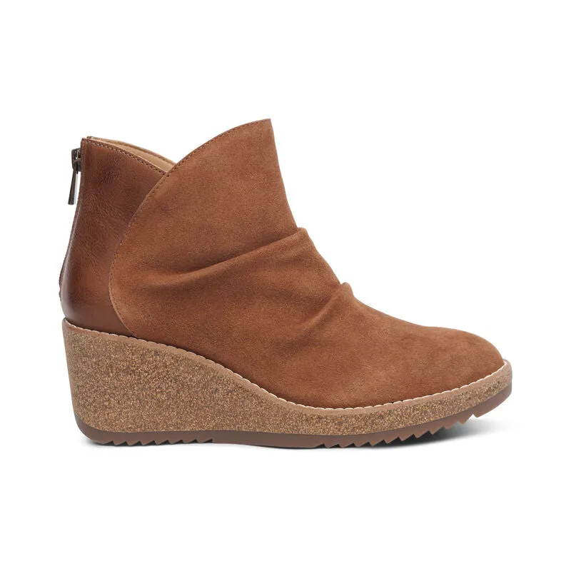 WOMEN'S AETREX KARA ANKLE WEDGE BOOT | COGNAC